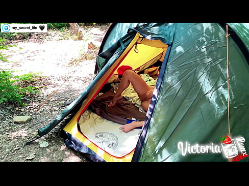 ❤️ ថតដោយកាមេរ៉ា Passionate jerk off Stranger in a tent ❤️ វីដេអូសិច នៅសិច km.porngifmag.ru ❌